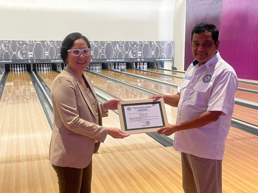 PB PBI Serahkan Sertifikat Lane Sanction kepada Agora Bowling Center